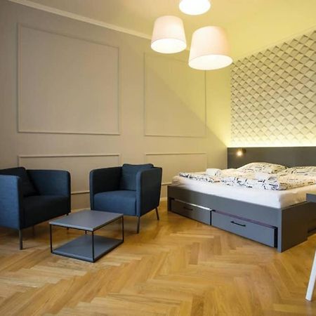 Design Studio Andel, All Historical Sights Walkable Praha Bagian luar foto